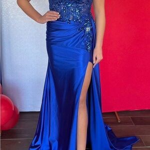 Elegant Blue Evening Gown